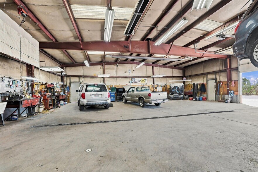More Photos Of 9975 6400 w, Tremonton Office For Sale