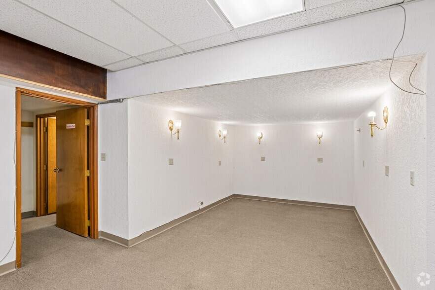 More Photos Of 523-533 4th St, Bremerton Storefront For Lease