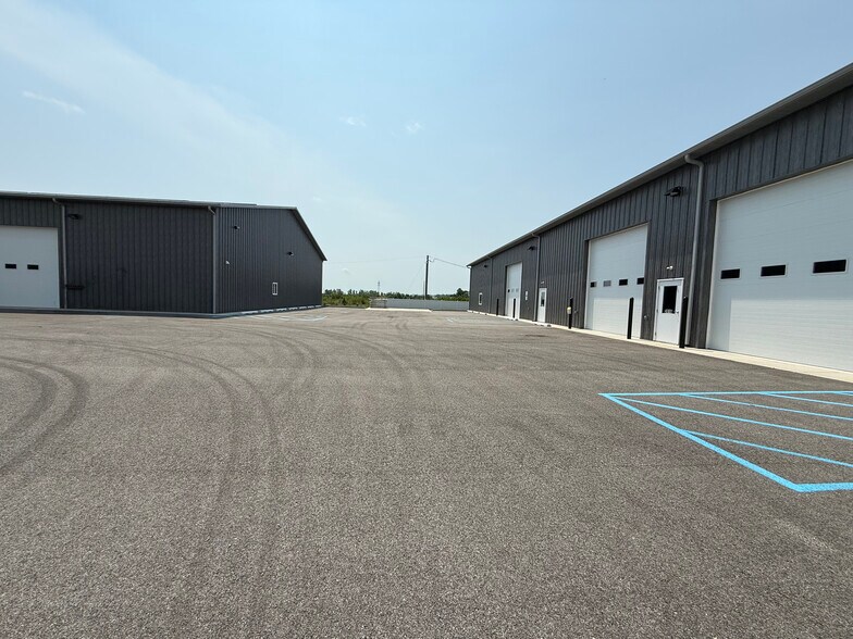 More Photos Of 3914 Indianapolis Rd, Columbus Warehouse For Lease