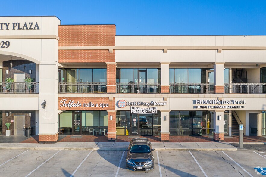 More Photos Of 11929 University Blvd, Sugar Land Storefront Retail Office For Lease