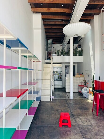 More Photos Of 1813-1827 Lincoln Blvd, Venice Storefront For Lease