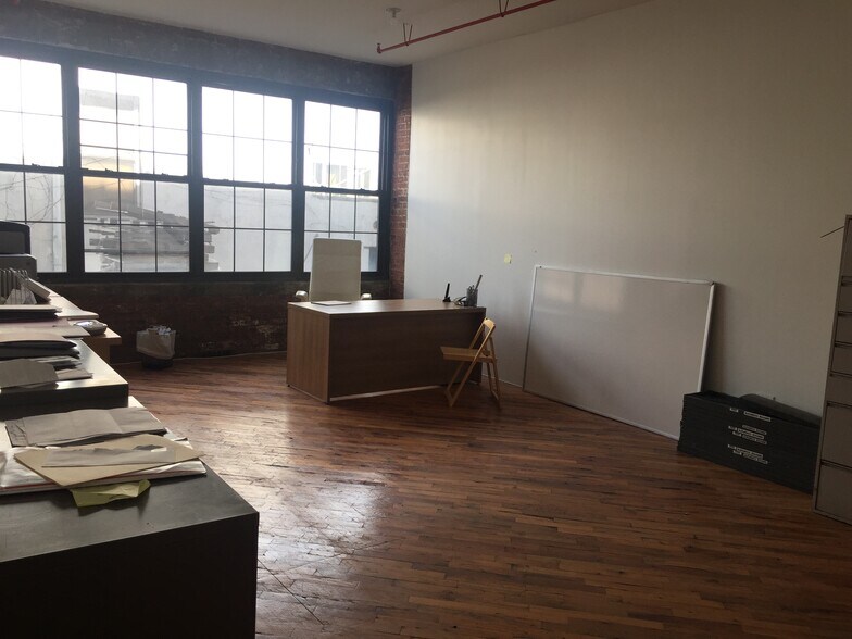 More Photos Of 32 Meadow St, Brooklyn Warehouse For Lease