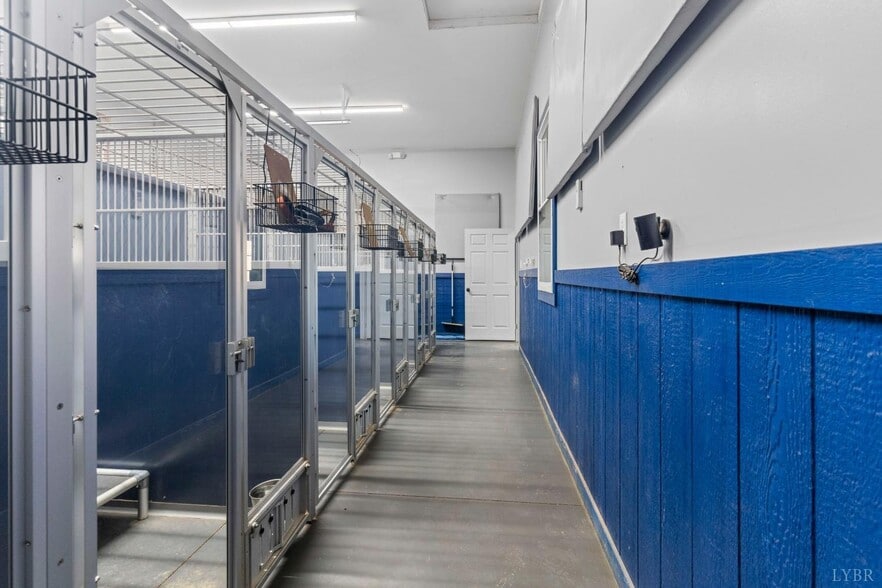 More Photos Of 273 Riverbend Rd, Altavista Showroom For Sale