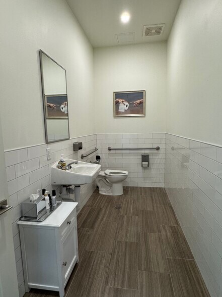 More Photos Of 10103 Louetta Rd, Houston Medical For Sale