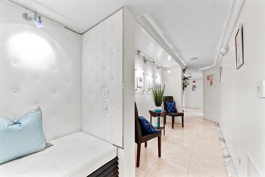 More Photos Of 330 W Frontage Rd, Northfield Medical For Lease