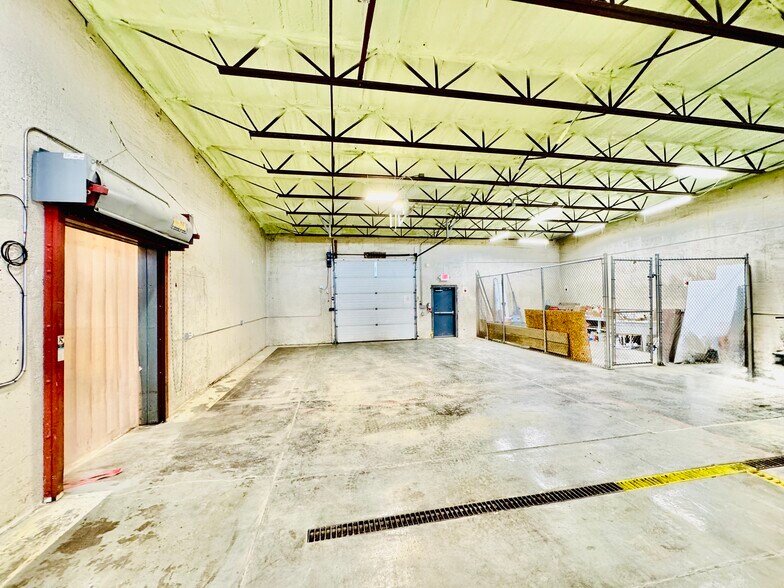 More Photos Of 36730 Democracy Dr, Trinidad Warehouse For Lease