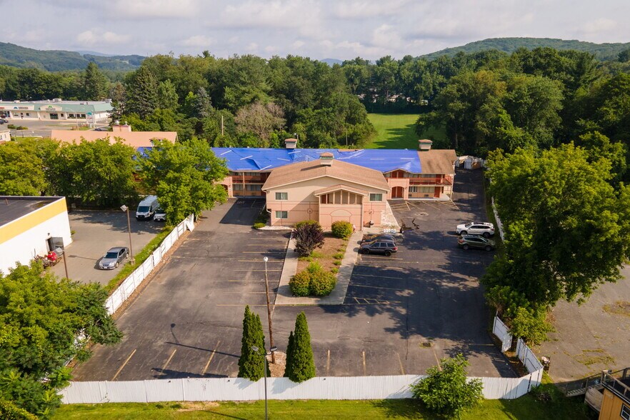 More Photos Of 16 Cheshire Rd, Pittsfield Hotel For Sale