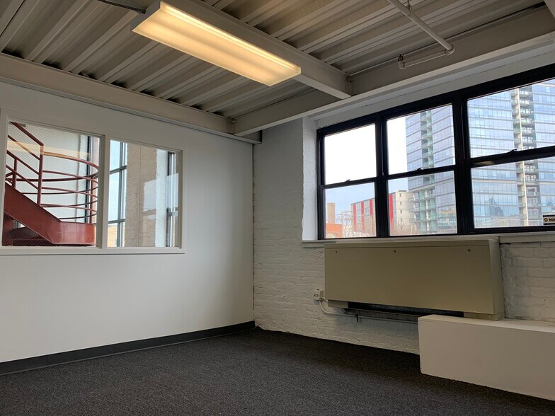 More Photos Of 1410-1440 N Kingsbury St, Chicago Manufacturing For Lease
