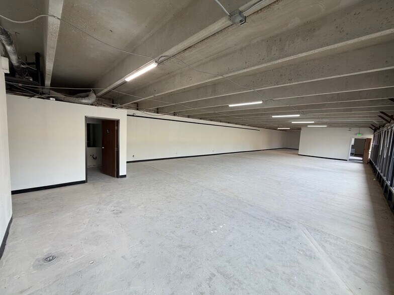 More Photos Of 535 E Cimarron St, Colorado Springs Warehouse For Sale