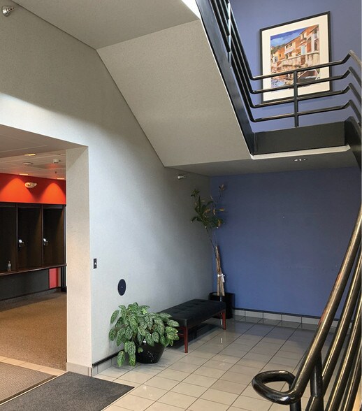 More Photos Of 11340 Blondo St, Omaha Loft Creative Space For Lease