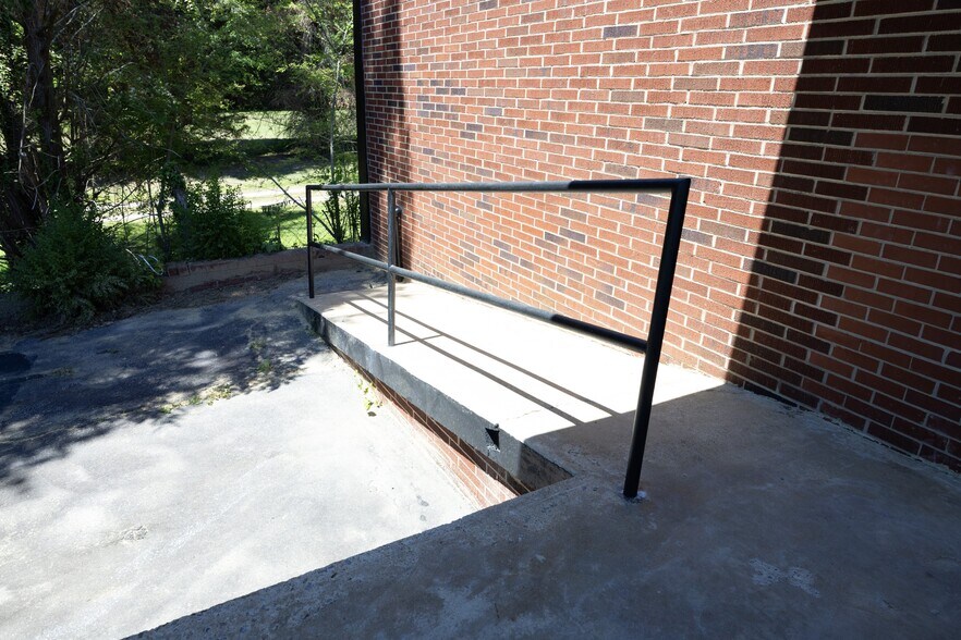 More Photos Of 43 Main W St, Yanceyville Office For Sale