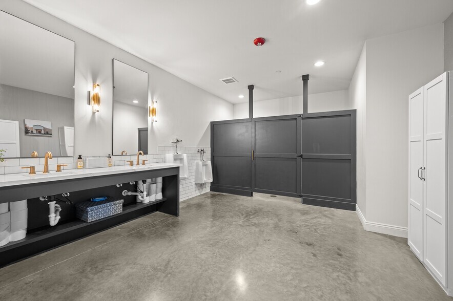 More Photos Of 6644 TX-61, Anahuac Theater Concert Hall For Sale