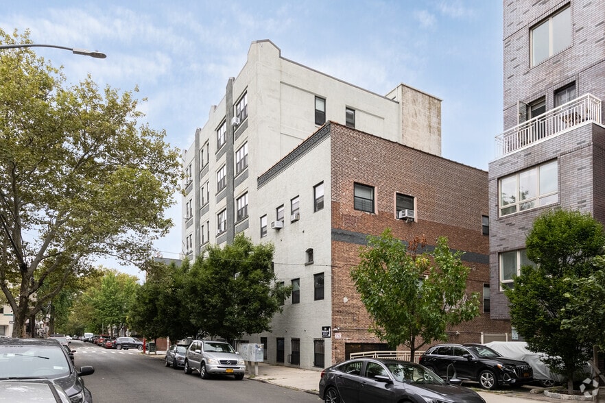 More Photos Of 350 Manhattan Ave, Brooklyn Apartments For Sale