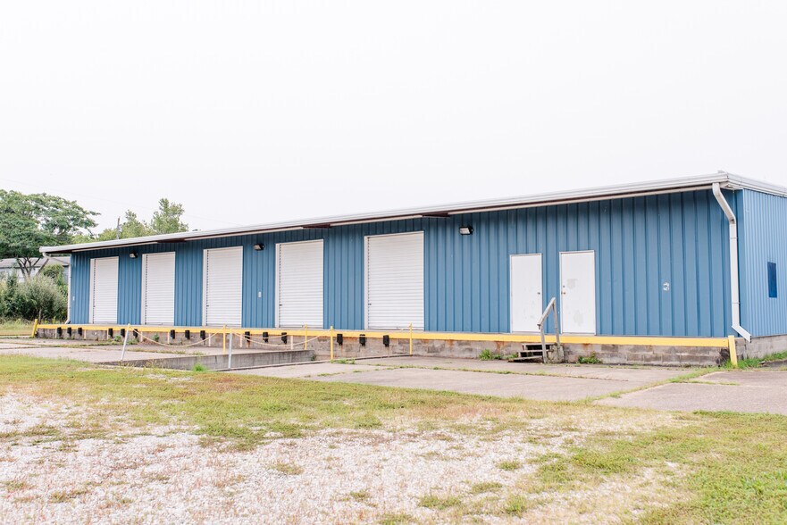 More Photos Of 3956 Staunton Tpke, Parkersburg Light Distribution For Lease