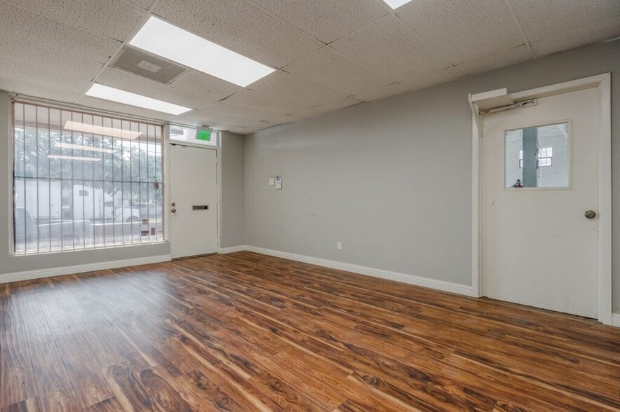 More Photos Of 5131 Sharp St, Dallas Warehouse For Sale