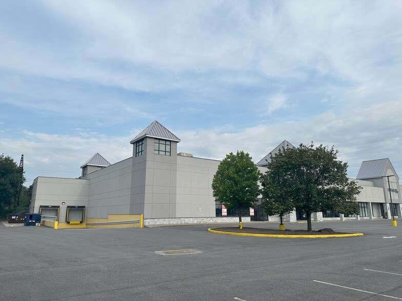 More Photos Of 80-110 Nardozzi Pl, New Rochelle Freestanding For Lease