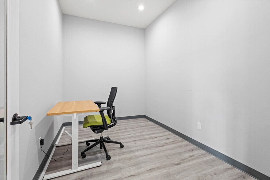 More Photos Of 800 N Plano Rd, Richardson Medical For Lease