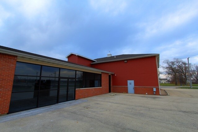 More Photos Of 2585 E Division St, Diamond Storefront Retail Office For Sale