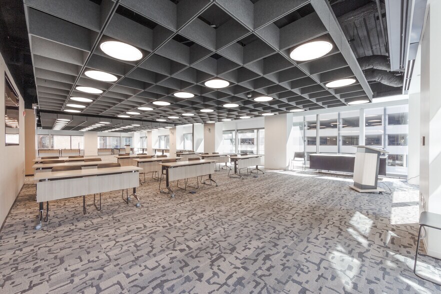 More Photos Of 200 W Madison St, Chicago Office For Lease