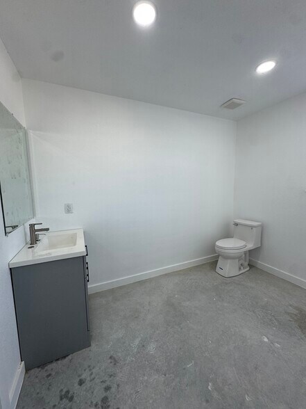 More Photos Of 1100 County Road 108, Hutto Warehouse For Lease