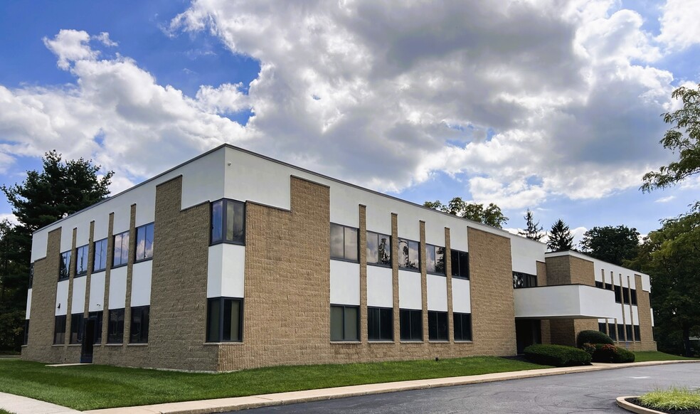 Primary Photo Of 85 Old Eagle School Rd, Wayne Medical For Lease