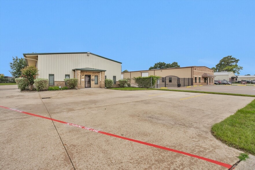 Primary Photo Of 11111 Neeshaw Dr, Houston Industrial For Sale