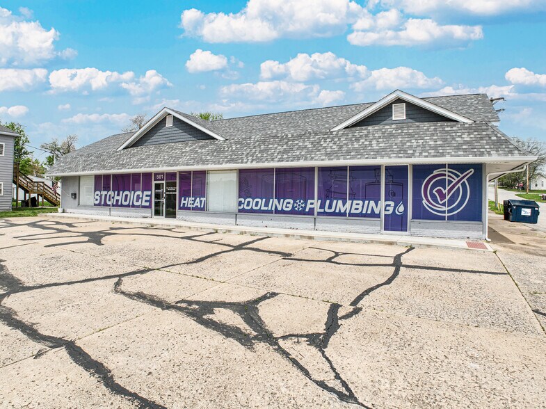 More Photos Of 581 E Cherry St, Troy Freestanding For Sale