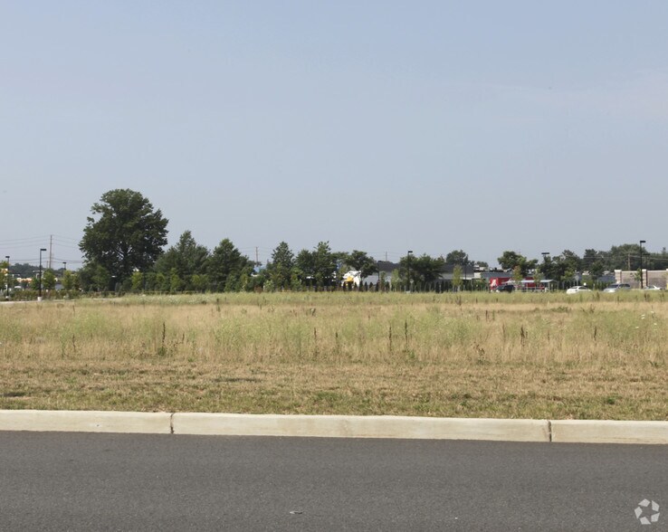 More Photos Of 939 RT 1, Edison Unknown For Lease