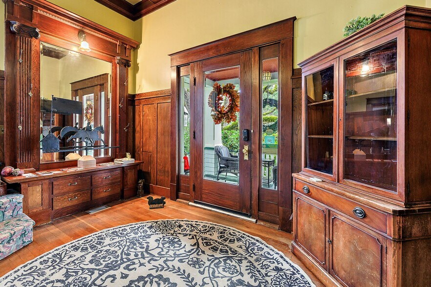 More Photos Of 455 N Oregon St, Jacksonville Hospitality For Sale