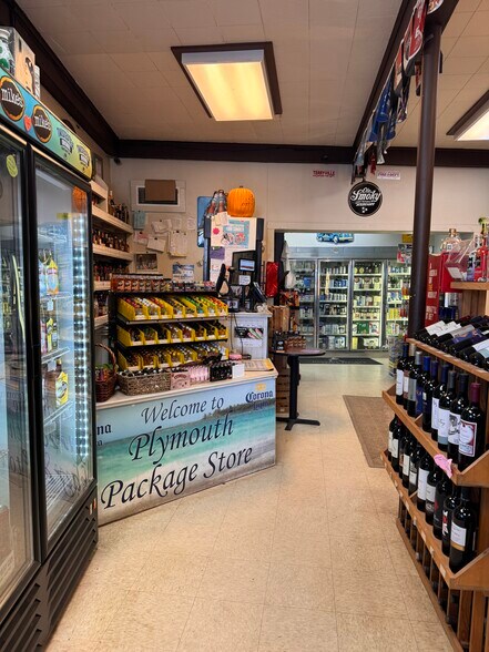 More Photos Of 166 S Riverside Ave, Pequabuck Freestanding For Sale