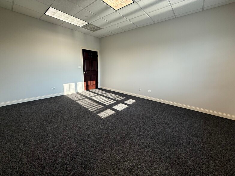 More Photos Of 1880 W Winchester Rd, Libertyville Medical For Sale