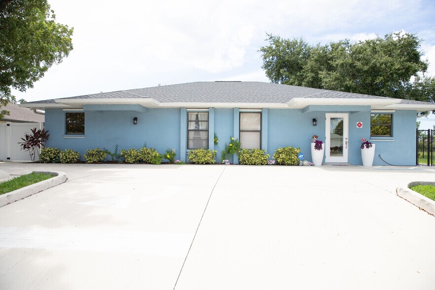 More Photos Of 2826 Santa Barbara Blvd, Cape Coral Freestanding For Sale