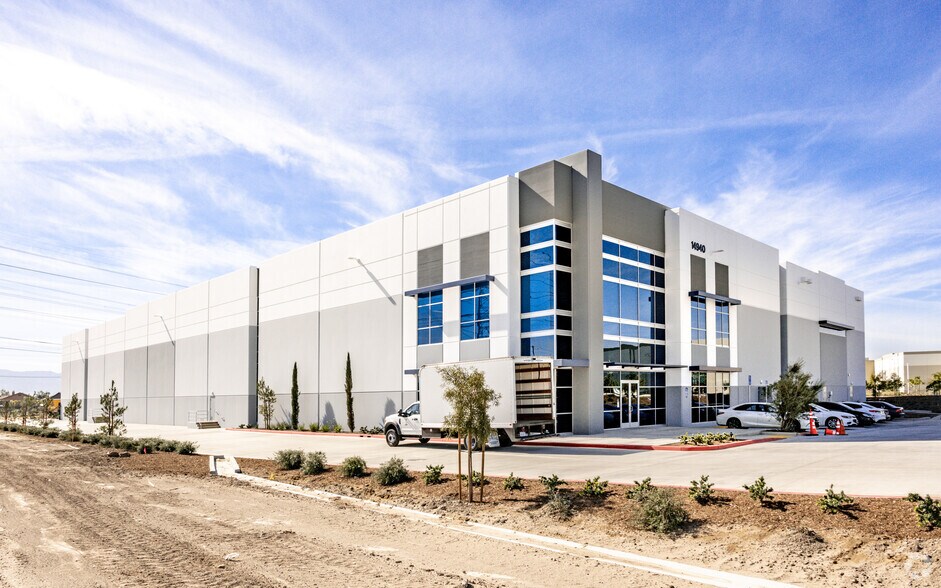 More Photos Of 14940 Limonite Ave, Eastvale Warehouse For Lease