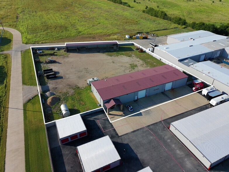 Primary Photo Of 1814 Fm-66, Waxahachie Warehouse For Lease