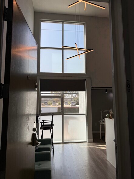 More Photos Of 2332 Cotner Ave, Los Angeles Loft Creative Space For Lease