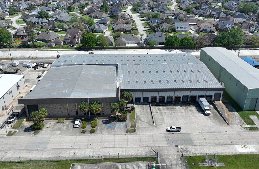 More Photos Of 1925 Industrial Blvd, Harvey Warehouse For Sale