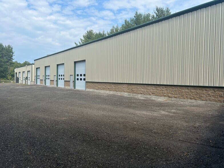 More Photos Of 50 Newberry Rd, East Windsor Service For Lease