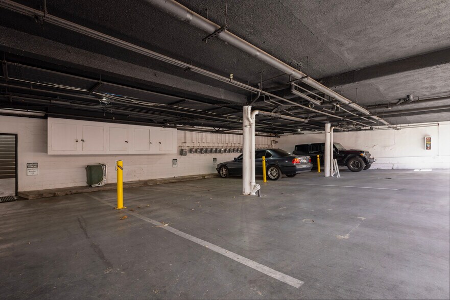 More Photos Of 1267 N Laurel Ave, West Hollywood Apartments For Sale