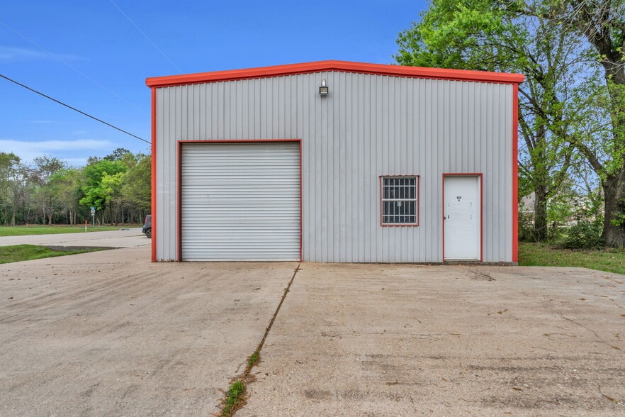 More Photos Of 340 Mechanic St, Tomball Light Distribution For Lease