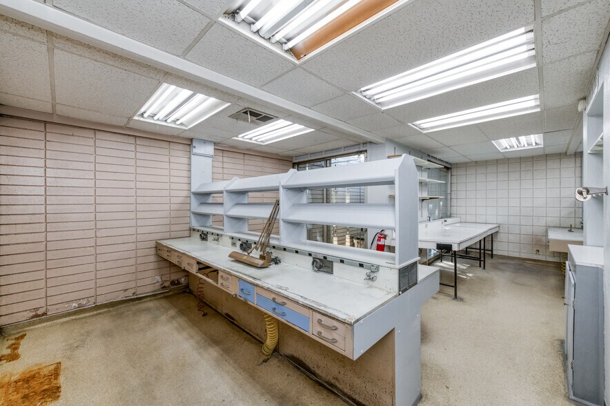 More Photos Of 446 W Shaw Ave, Fresno Office For Sale