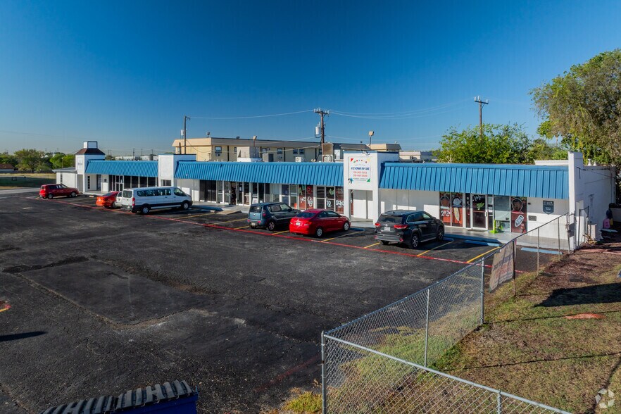 More Photos Of 4801-4809 Lakebend West Dr, San Antonio Freestanding For Sale