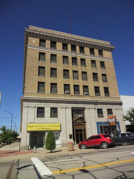 More Photos Of 201 N Penn Ave, Independence Office For Sale