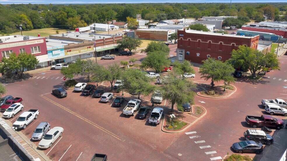 More Photos Of 1136 Main St, Commerce General Retail For Sale
