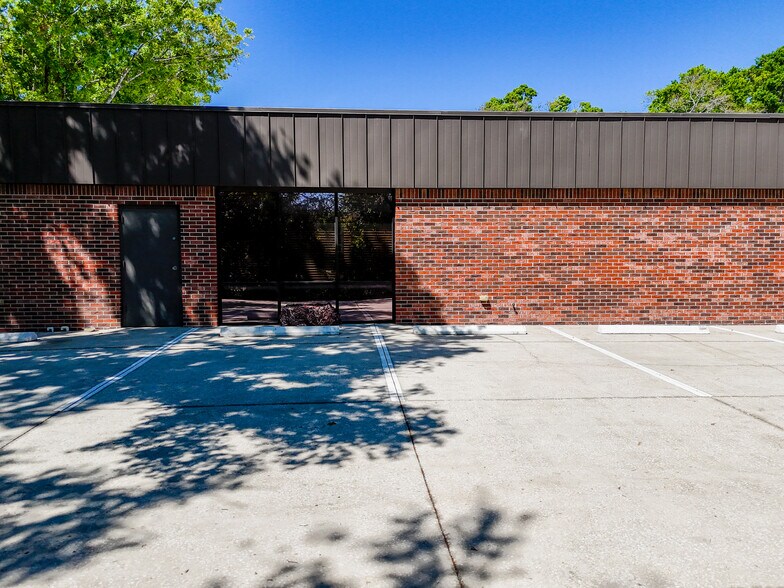 More Photos Of 5421 N 59th St, Tampa Office For Sale