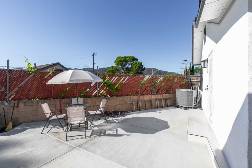 More Photos Of 3238 Foothill Blvd, Glendale Freestanding For Sale