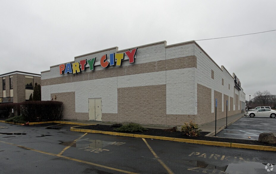 Primary Photo Of 205 Hallock Rd, Stony Brook Freestanding For Lease
