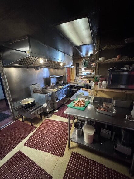 More Photos Of 2924 E Burnside St, Portland Restaurant For Lease