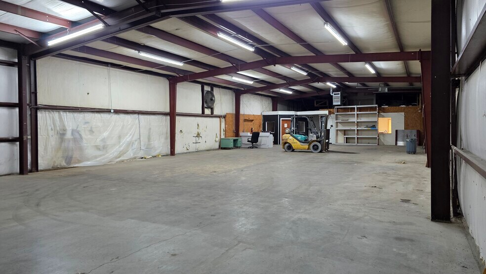 More Photos Of 3620 North Pky, Cumming Light Distribution For Lease