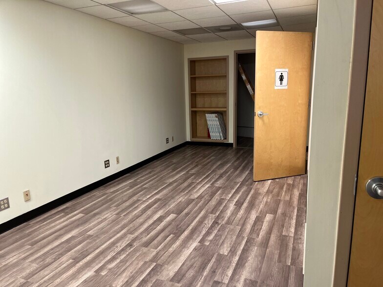 More Photos Of 6613-6621 Ogden Ave, Berwyn Storefront Retail Office For Sale