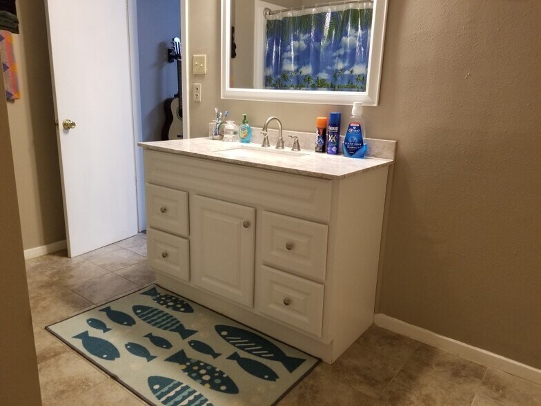 More Photos Of 410 W Canino Rd, Houston Manufacturing For Sale